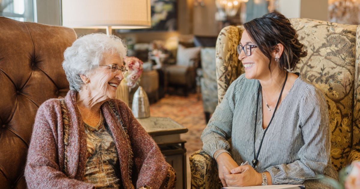 Touring Assisted Living in Illinois? Here Are 25 Questions to Bring With You